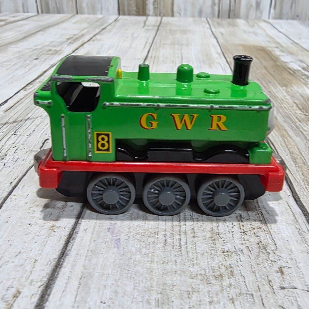 Thomas & Friends Take Along Duck GWR Green Diecast Train Engine Number 8 2004 - Picture 5 of 9
